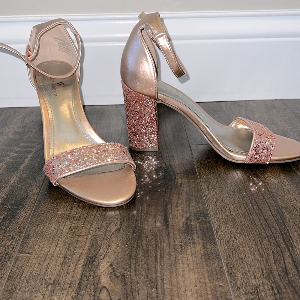 NWOT Beckwith Rose Gold Block Heel